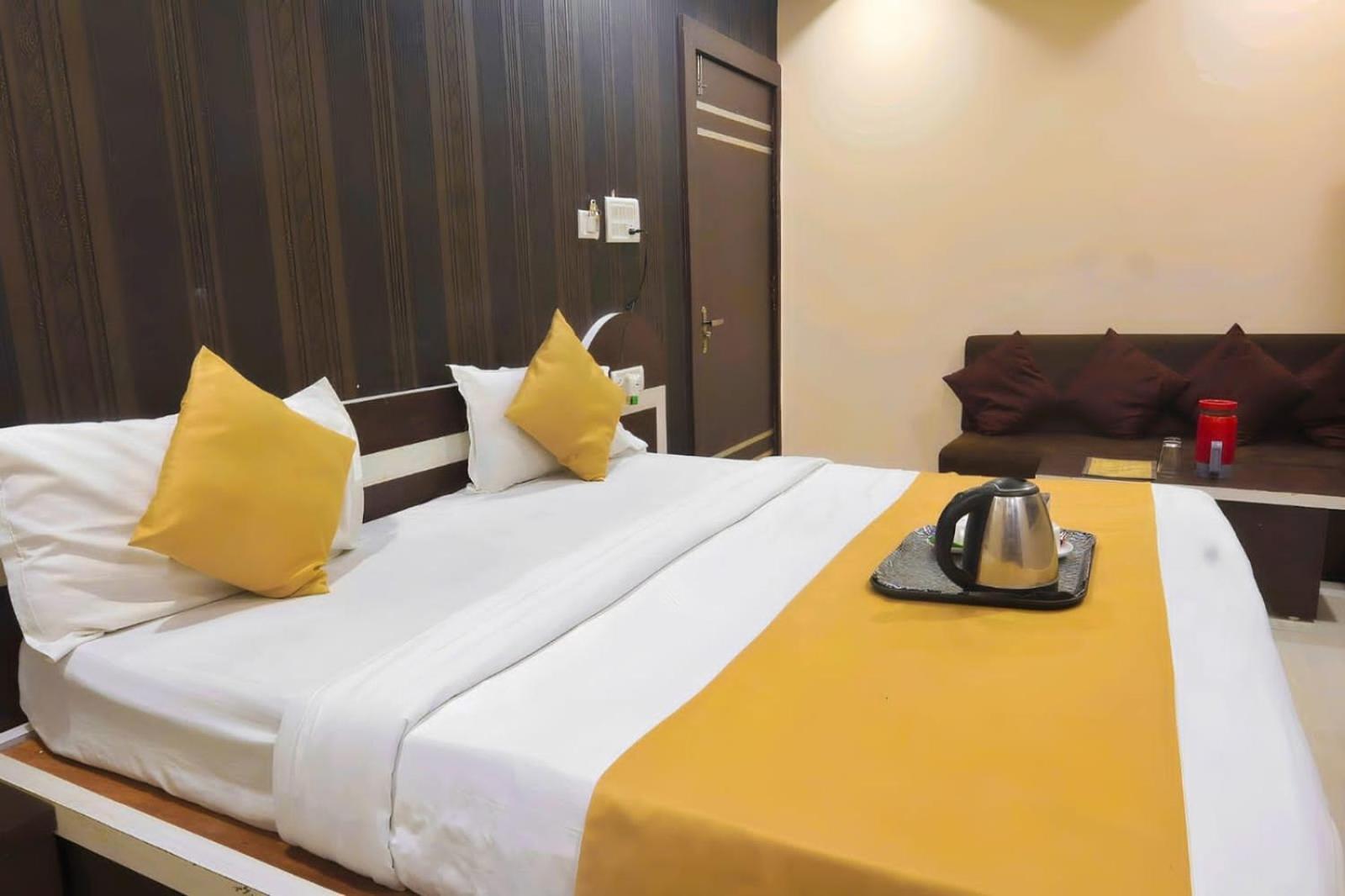 Hotel R K Palace Бхопал Екстер'єр фото
